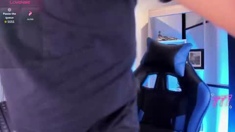 axel_grey_ online show from 07/03/26, 05:25