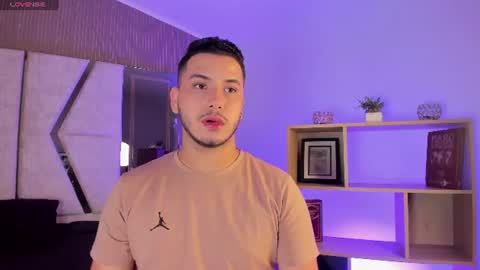axel_grey_ online show from 07/10/26, 12:52