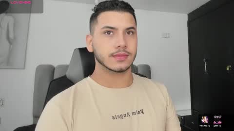 axel_grey_ online show from 07/12/26, 12:40