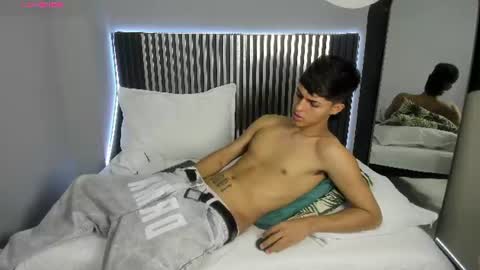 Snapshot of axel_mendoza_ chatting on 06/11/26, 08:40 A X E L online show from 06/11/26, 08:40