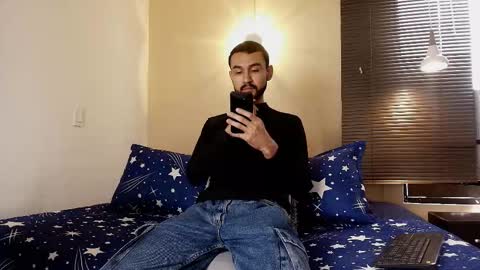 Axel Moon online show from 11/11/25, 07:36