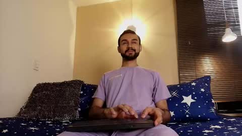 Axel Moon online show from 11/12/25, 08:19