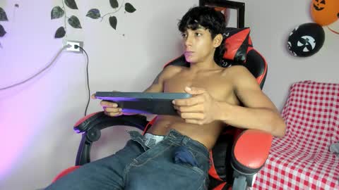 Snapshot of axel_rosse2 chatting on 10/31/25, 10:33 axel_rosse2 online show from 10/31/25, 10:33