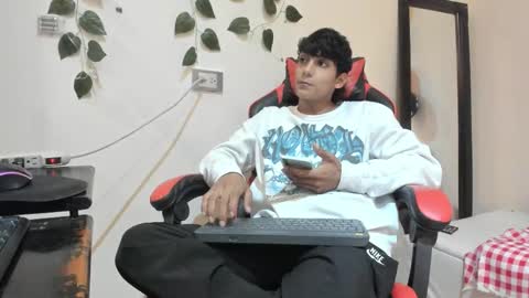 Snapshot of axel_rosse2 chatting on 11/01/25, 10:23 axel_rosse2 online show from 11/01/25, 10:23