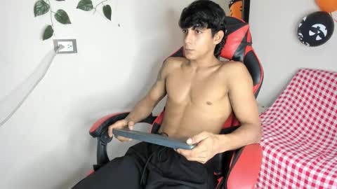 Snapshot of axel_rosse2 chatting on 11/07/25, 10:10 axel_rosse2 online show from 11/07/25, 10:10