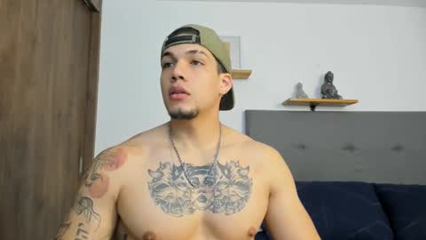 Snapshot of axel_taylor21 chatting on 10/10/25, 07:35 INDEPENDENT MODEL online show from 10/10/25, 07:35