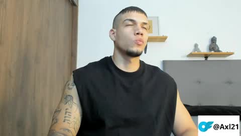 INDEPENDENT MODEL  online show from 05/17/26, 11:23