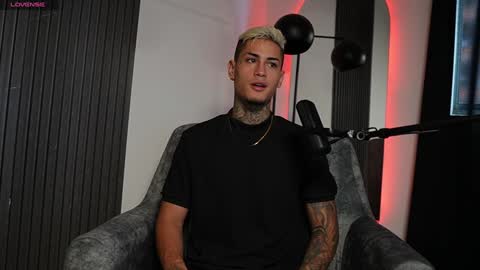 Snapshot of axel_villa chatting on 12/10/24, 08:16 Agustin online show from 12/10/24, 08:16