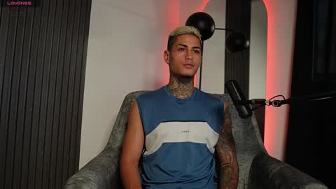 Snapshot of axel_villa chatting on 12/11/24, 10:27 Agustin online show from 12/11/24, 10:27