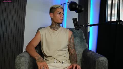 Snapshot of axel_villa chatting on 12/18/24, 05:21 Agustin online show from 12/18/24, 05:21