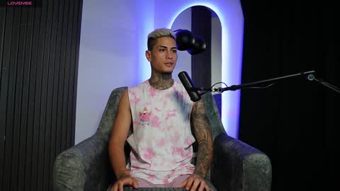 Snapshot of axel_villa chatting on 12/19/24, 11:14 Agustin online show from 12/19/24, 11:14