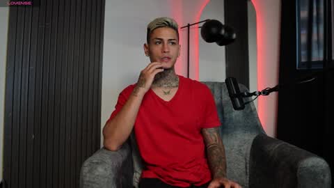 Snapshot of axel_villa chatting on 12/27/24, 08:28 Agustin online show from 12/27/24, 08:28