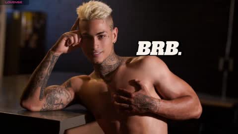 Snapshot of axel_villa chatting on 12/27/24, 11:31 Agustin online show from 12/27/24, 11:31