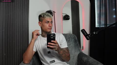 Snapshot of axel_villa chatting on 01/13/25, 08:58 Agustin online show from 01/13/25, 08:58