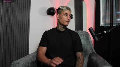 Snapshot of axel_villa chatting on 01/14/25, 09:20 Agustin online show from 01/14/25, 09:20