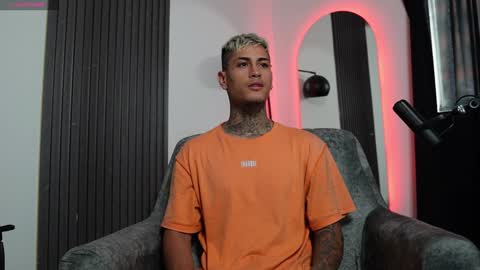 Snapshot of axel_villa chatting on 01/15/25, 09:20 Agustin online show from 01/15/25, 09:20