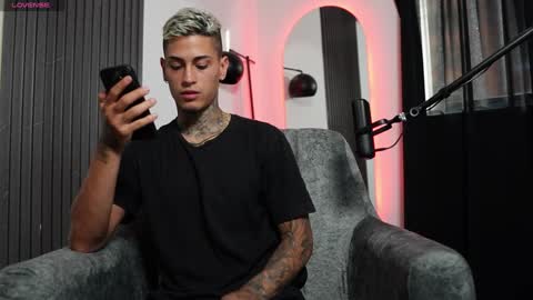 Snapshot of axel_villa chatting on 01/16/25, 09:51 Agustin online show from 01/16/25, 09:51