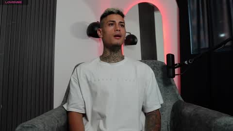 Snapshot of axel_villa chatting on 01/21/25, 09:04 Agustin online show from 01/21/25, 09:04