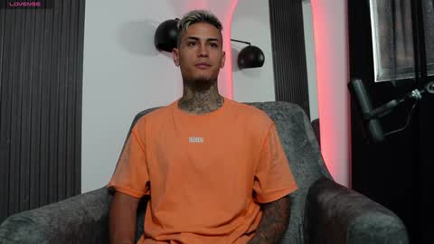 Snapshot of axel_villa chatting on 01/23/25, 09:07 Agustin online show from 01/23/25, 09:07