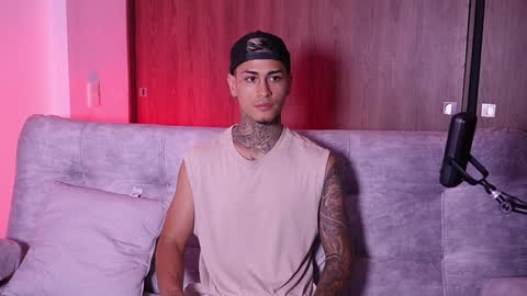 Snapshot of axel_villa chatting on 01/27/25, 09:22 Agustin online show from 01/27/25, 09:22