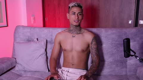 Snapshot of axel_villa chatting on 01/28/25, 12:26 Agustin online show from 01/28/25, 12:26