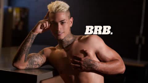 Snapshot of axel_villa chatting on 02/14/25, 01:13 Agustin online show from 02/14/25, 01:13