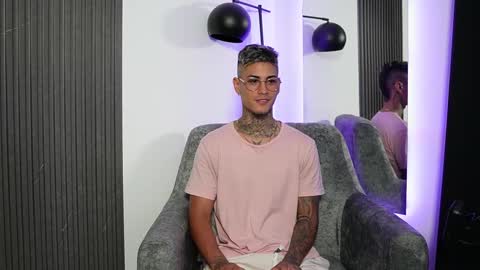 Snapshot of axel_villa chatting on 02/17/25, 09:08 Agustin online show from 02/17/25, 09:08