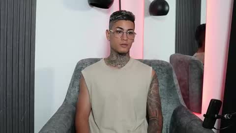 Snapshot of axel_villa chatting on 02/19/25, 09:58 Agustin online show from 02/19/25, 09:58