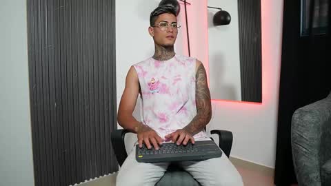 Snapshot of axel_villa chatting on 02/25/25, 10:07 Agustin online show from 02/25/25, 10:07