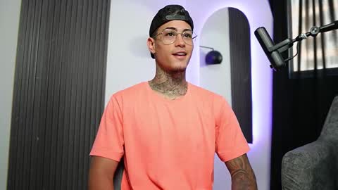 Snapshot of axel_villa chatting on 03/02/25, 03:16 Agustin online show from 03/02/25, 03:16