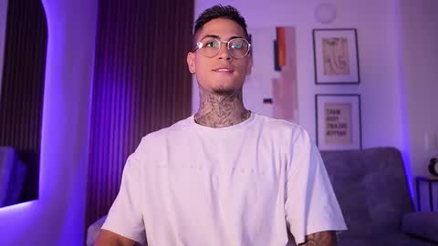 Snapshot of axel_villa chatting on 03/10/25, 09:07 Agustin online show from 03/10/25, 09:07