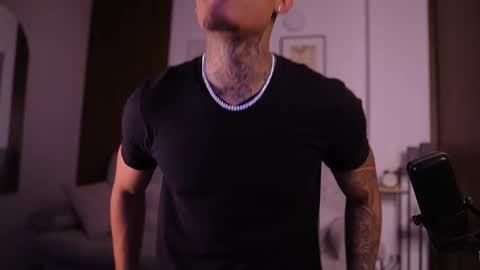 Snapshot of axel_villa chatting on 09/19/25, 08:09 Agustin online show from 09/19/25, 08:09