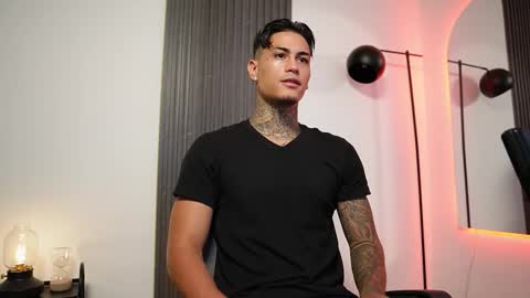 Snapshot of axel_villa chatting on 09/20/25, 03:35 Agustin online show from 09/20/25, 03:35