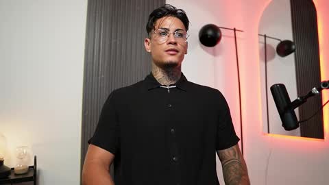 Snapshot of axel_villa chatting on 09/23/25, 08:45 Agustin online show from 09/23/25, 08:45