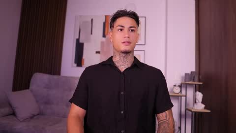 Snapshot of axel_villa chatting on 09/25/25, 06:33 Agustin online show from 09/25/25, 06:33