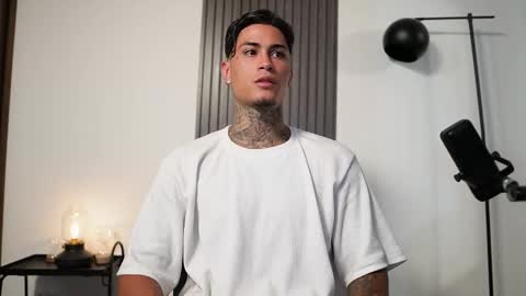 Snapshot of axel_villa chatting on 10/08/25, 12:30 Agustin online show from 10/08/25, 12:30