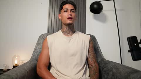 Snapshot of axel_villa chatting on 10/16/25, 08:54 Agustin online show from 10/16/25, 08:54