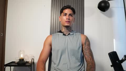 Snapshot of axel_villa chatting on 10/21/25, 07:47 Agustin online show from 10/21/25, 07:47