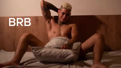 Snapshot of axel_villa chatting on 10/22/25, 09:25 Agustin online show from 10/22/25, 09:25