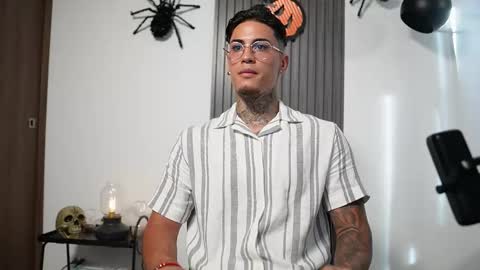 Snapshot of axel_villa chatting on 10/31/25, 08:54 Agustin online show from 10/31/25, 08:54