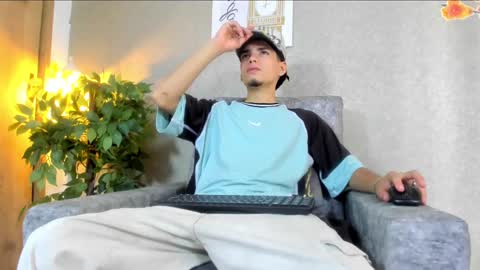 Snapshot of axel_wiliams chatting on 10/06/25, 06:49 axel  online show from 10/06/25, 06:49