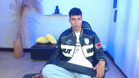 Axel online show from 07/15/26, 01:49
