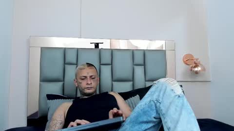 Snapshot of axeldasilva27cm chatting on 01/08/25, 09:01 online show from 01/08/25, 09:01
