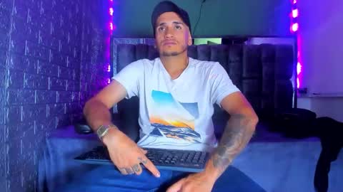 Axell Cross2 online show from 10/18/25, 01:30