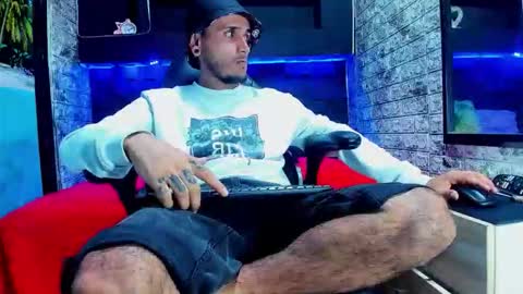 Snapshot of axell_cross2 chatting on 05/12/26, 02:19 Axell Cross2 online show from 05/12/26, 02:19