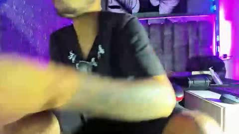 Snapshot of axell_cross2 chatting on 06/11/26, 02:33 Axell Cross2 online show from 06/11/26, 02:33