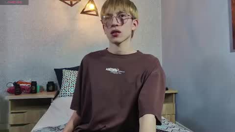 Snapshot of axell_stone chatting on 06/10/26, 09:25 axell_stone online show from 06/10/26, 09:25