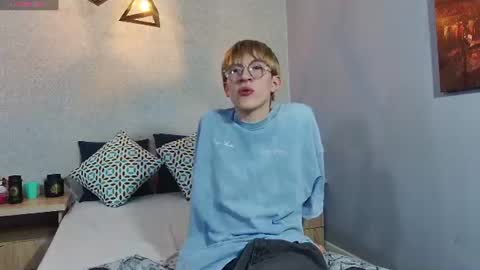 Snapshot of axell_stone chatting on 06/11/26, 08:51 axell_stone online show from 06/11/26, 08:51