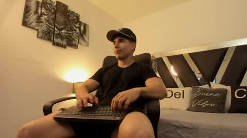 Snapshot of axelmartinezz chatting on 04/19/26, 08:11 axelmartinezz online show from 04/19/26, 08:11