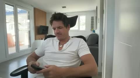 Snapshot of axelshore_ chatting on 04/27/26, 10:46 Axel Shore online show from 04/27/26, 10:46